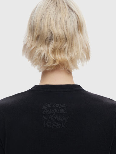 T-shirt with print and rhinestones - 4