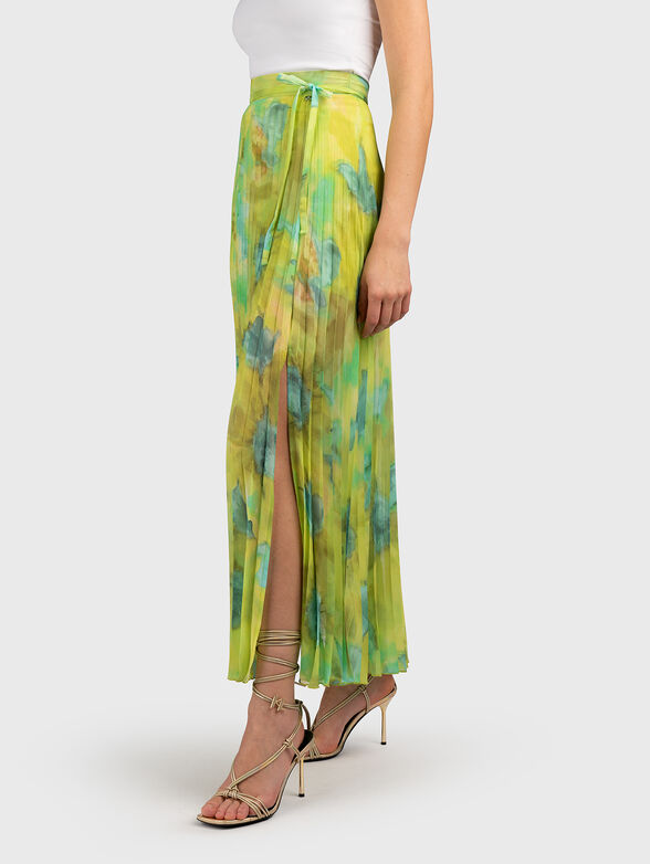 Pleated skirt with slit - 4