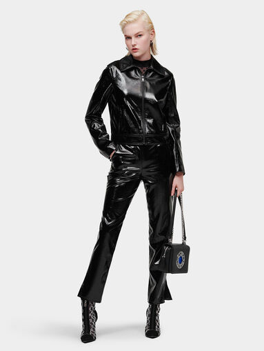 Cropped trousers in eco leather with patent effect - 4