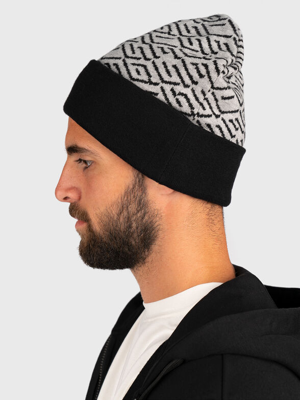 Hat of wool blend with contrast print - 2