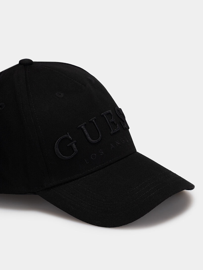 Baseball cap with embroidered logo - 3