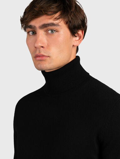 Cashmere blend sweater with turtleneck collar - 5