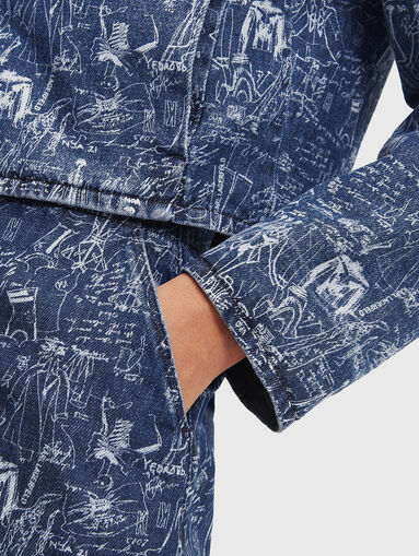 Denim mini skirt with artistic print - 4