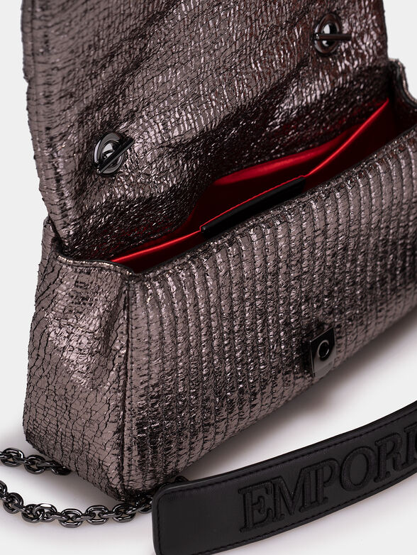 Red crossbody bag with glamorous effect - 6