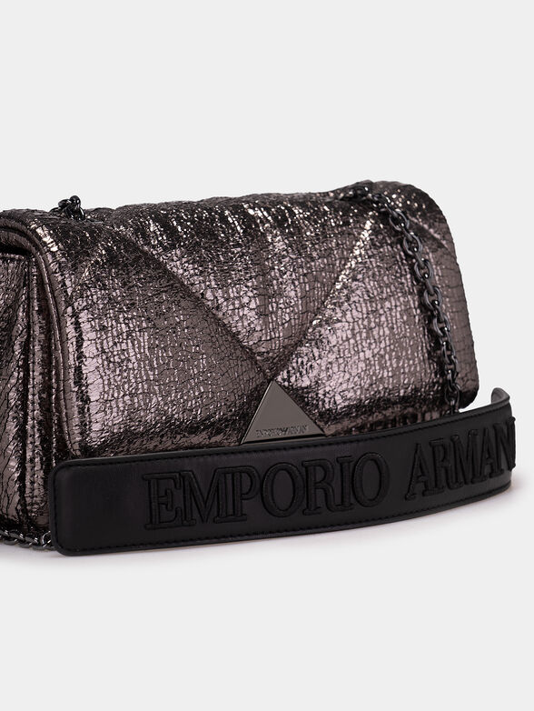 Red crossbody bag with glamorous effect - 5