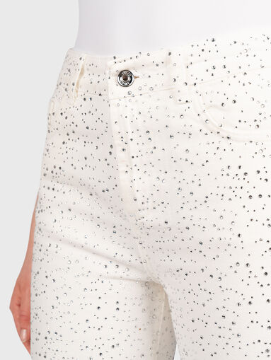 Cropped jeans with rhinestones - 4