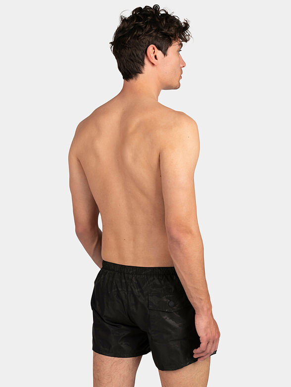 Black beach shorts with print - 2