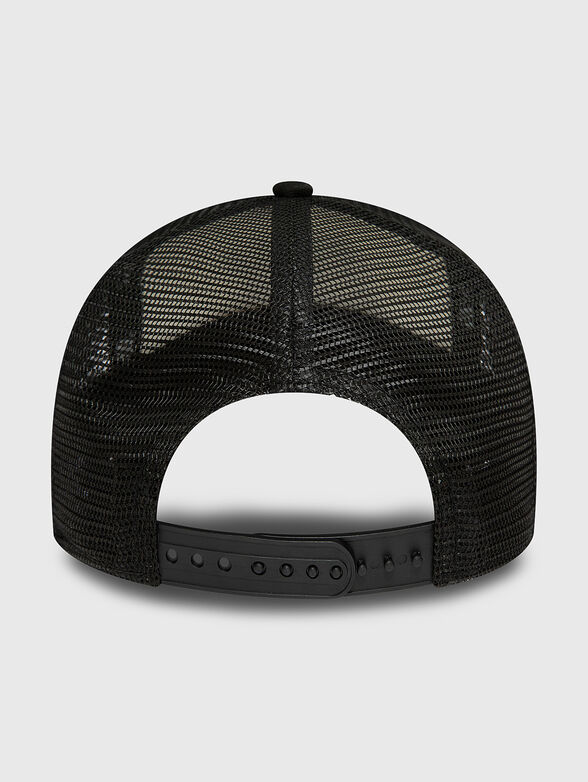 Hat with a visor - 2