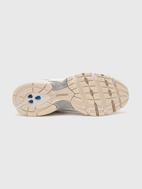 530 sports shoes with logo - 5