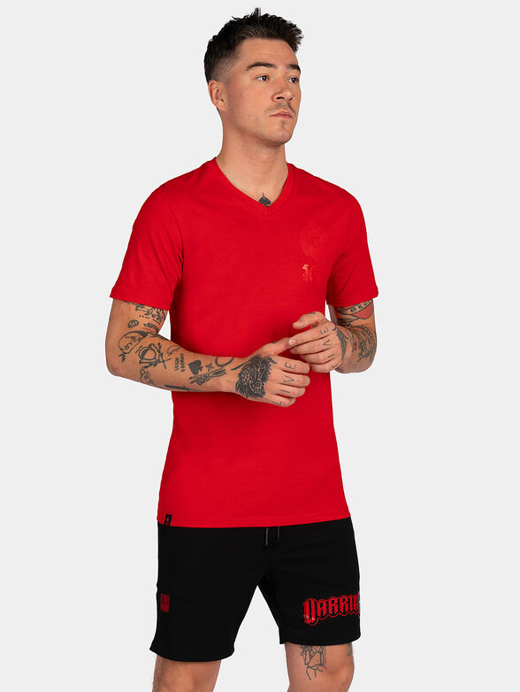 Red T-shirt with V-neck and print - 1