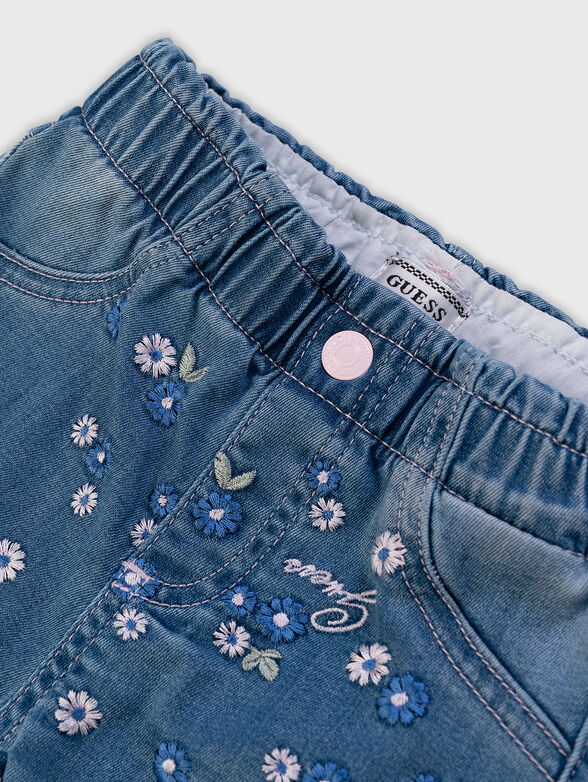 Jeans with embroidered flowers - 3