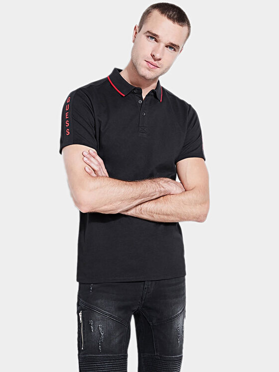 Μαύρο t-shirt polo με λεπτομέρειες σε αντίθεση - 1