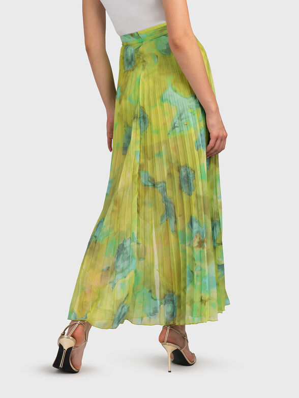 Pleated skirt with slit - 1