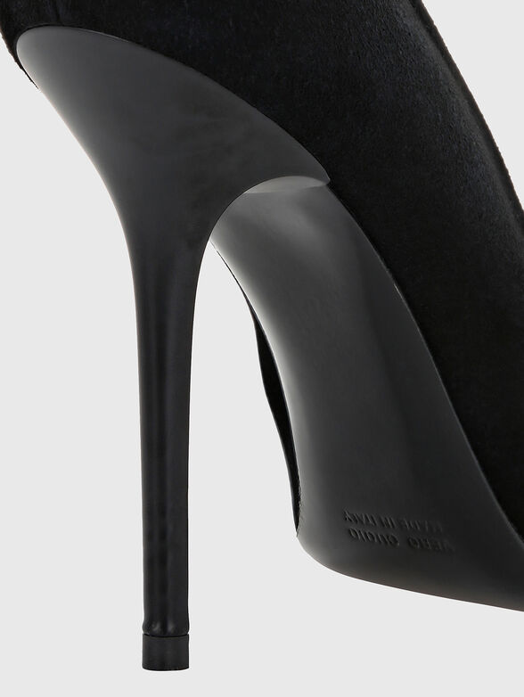 Suede heeled shoes with accent detail - 2