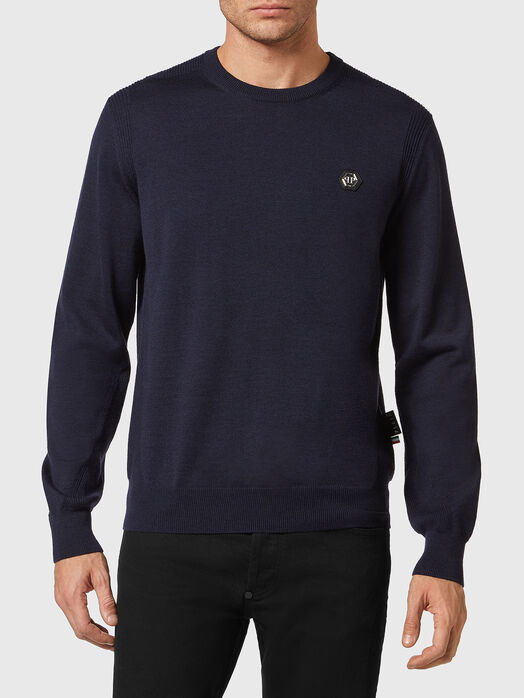 Pullover with oval neckline and logo detail