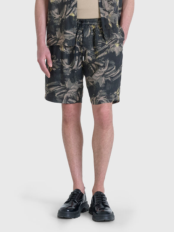 Shorts with abstract print - 0