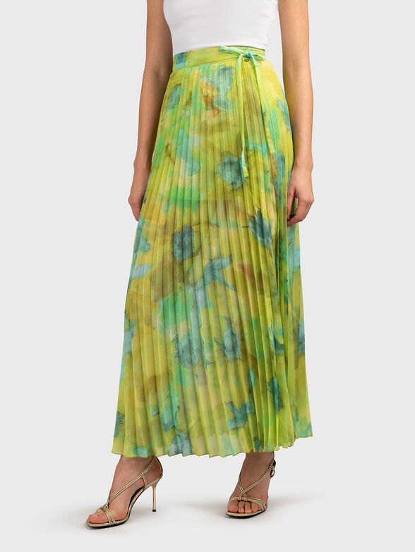 Pleated skirt with slit - 0