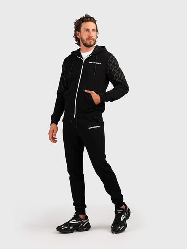 Black sports trousers with contrast logo - 4