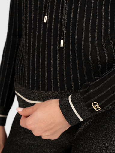 Sweatshirt with hood and logo - 5