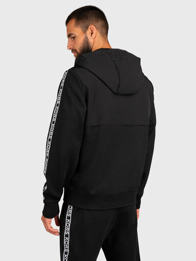 Sweatshirt with contrast logo stripe - 3