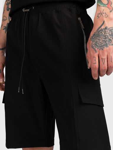 Cargo shorts with accent zips - 4