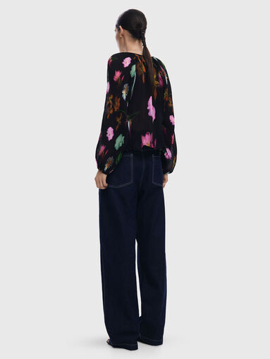 Blouse with long sleeves and buttons - 2