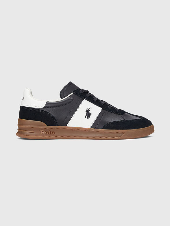 Sports shoes with contrasting details - 0