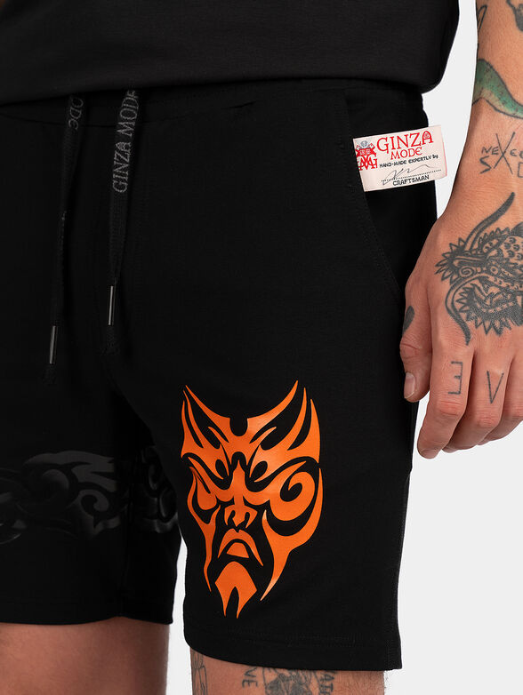 Black shorts with print - 2