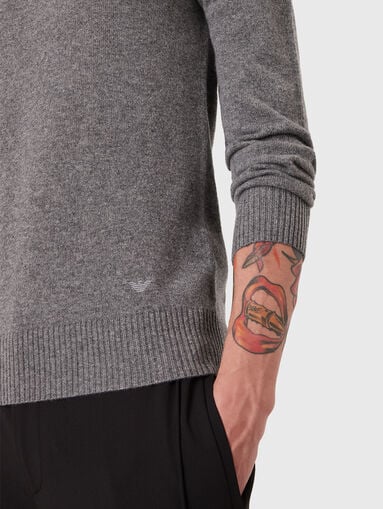Sweater with logo embroidery - 5