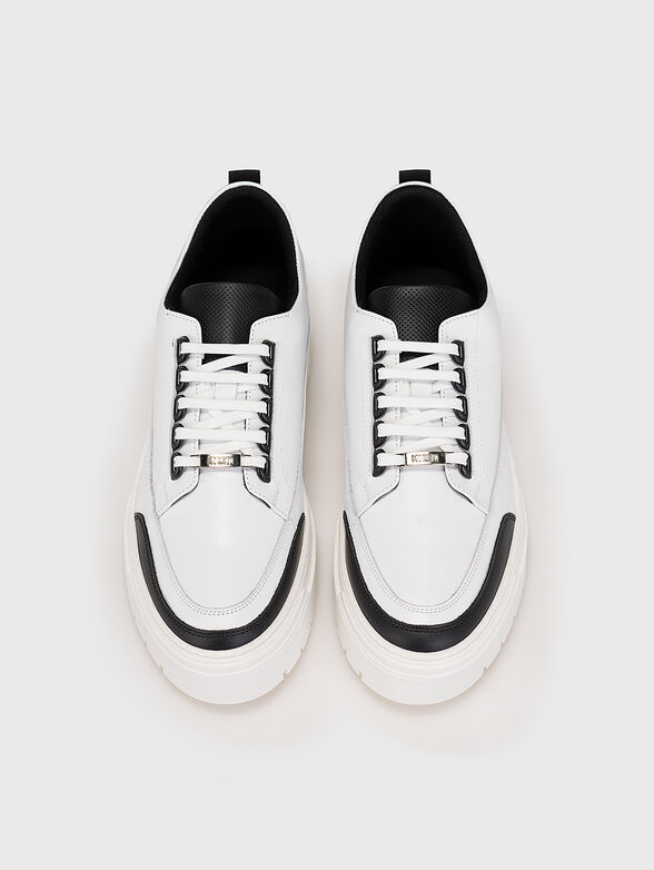 Sports shoes with contrasting accents - 6