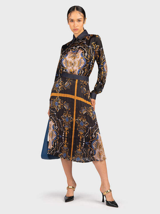 Satin effect shirt with print and black collar - 2