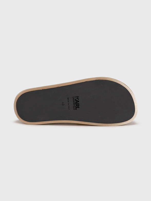 KONDOMINIUM IKONIC slides with accent - 5