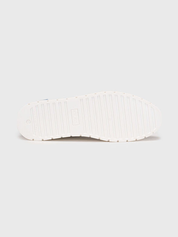 Sports shoes with contrasting accents - 5