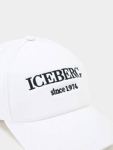 Pink hat with visor and logo embroidery - 3