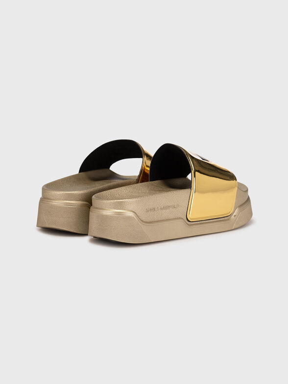 KONDOMINIUM IKONIC slides with accent - 3