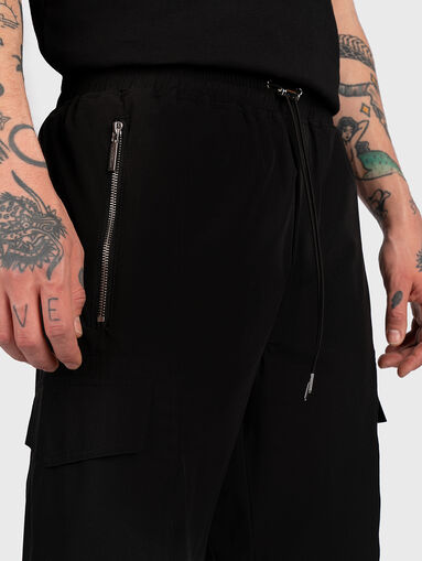 Cargo shorts with accent zips - 3