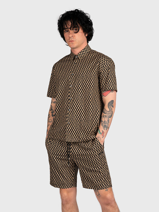 Short sleeve shirt with plaid print