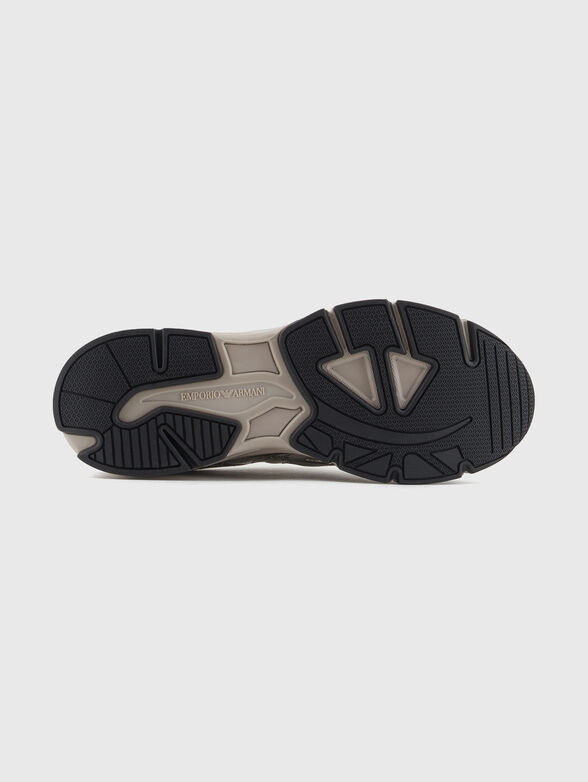 Sports shoes with logo - 4