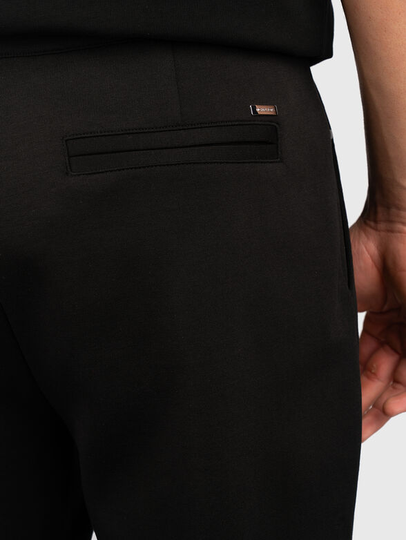 Straight trousers in black - 3