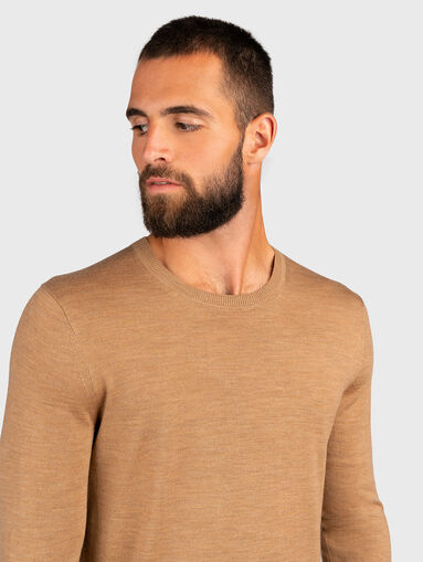 Wool sweater with oval neckline - 5
