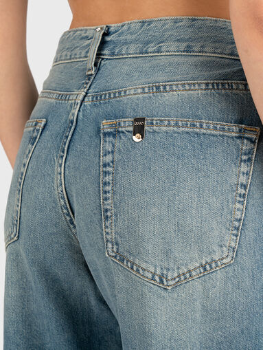 Jeans with high waist and wide legs - 2