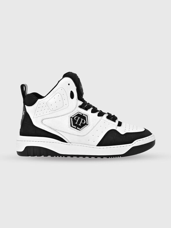 Sports shoes with contrasting elements - 0