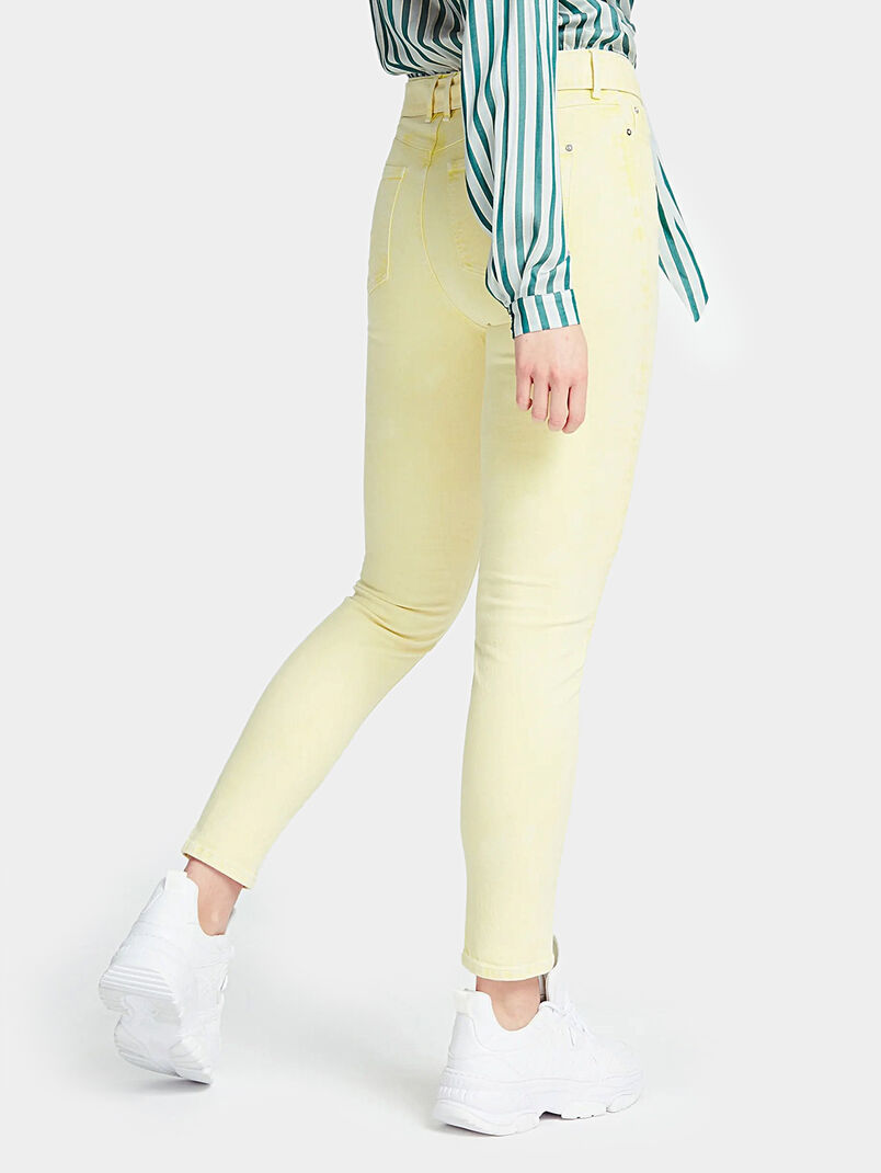 Skinny jeans with matching belt - 3