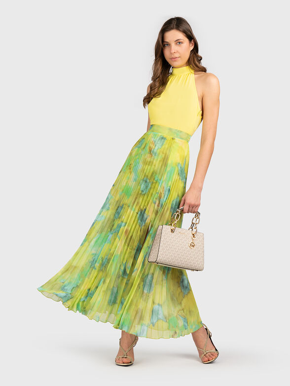 Pleated skirt with slit - 5