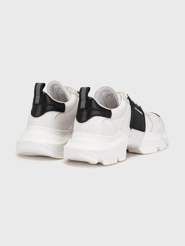 Sports shoes with contrasting elements - 3