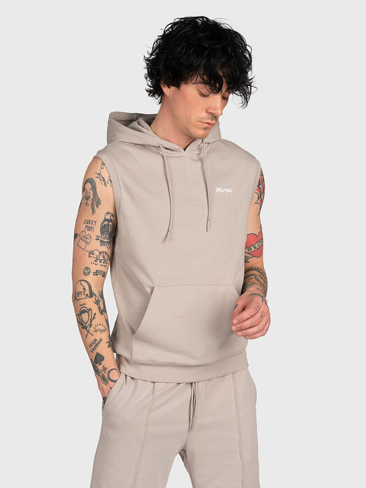 Sleeveless sports sweatshirt with hood