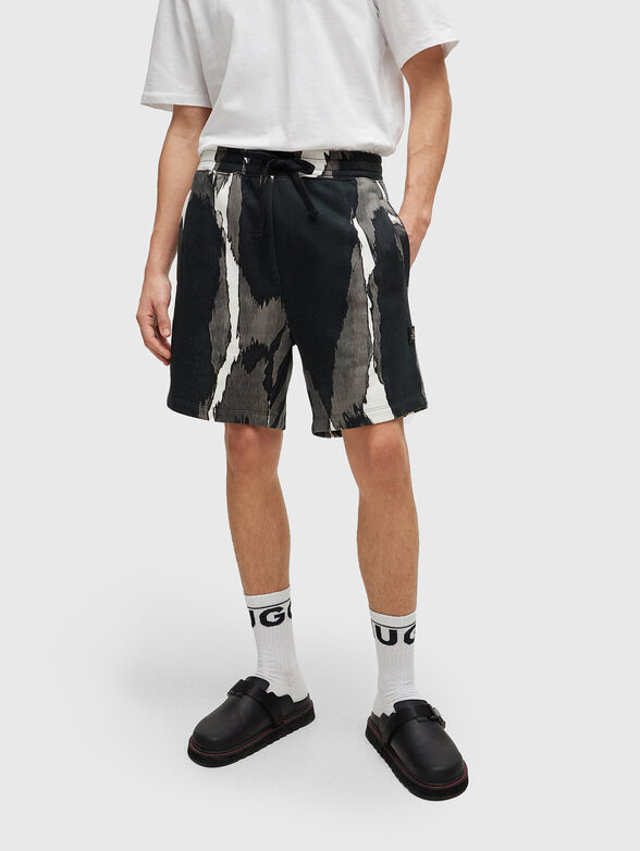 DAVERAR shorts with multicolour print - 1