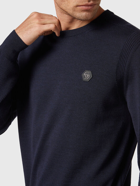 Pullover with oval neckline and logo detail - 2