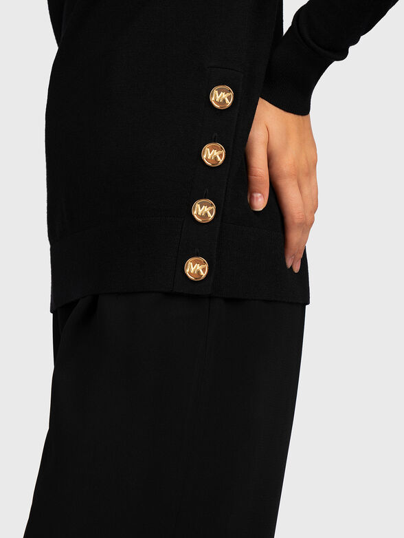 Beige sweater with accent buttons - 5