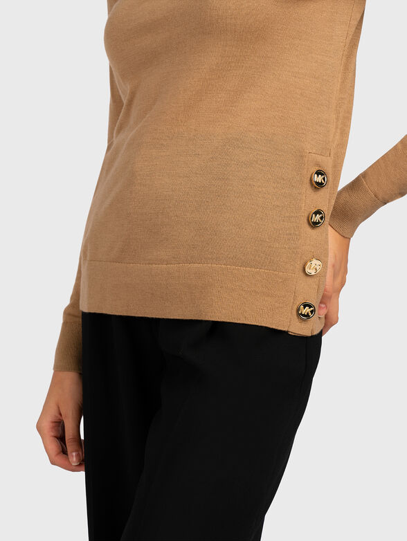 Beige sweater with accent buttons - 4